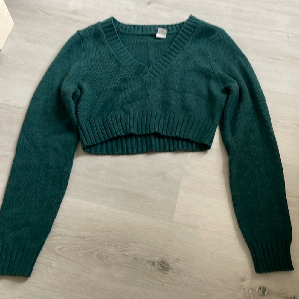 Cropped green sweater
